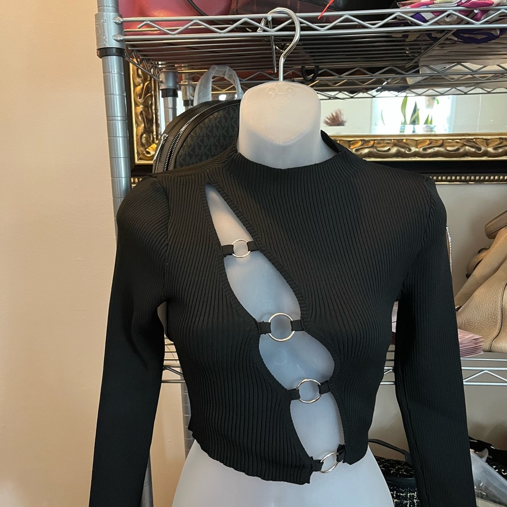 PrettyLittleThing Black Crop Top Essential